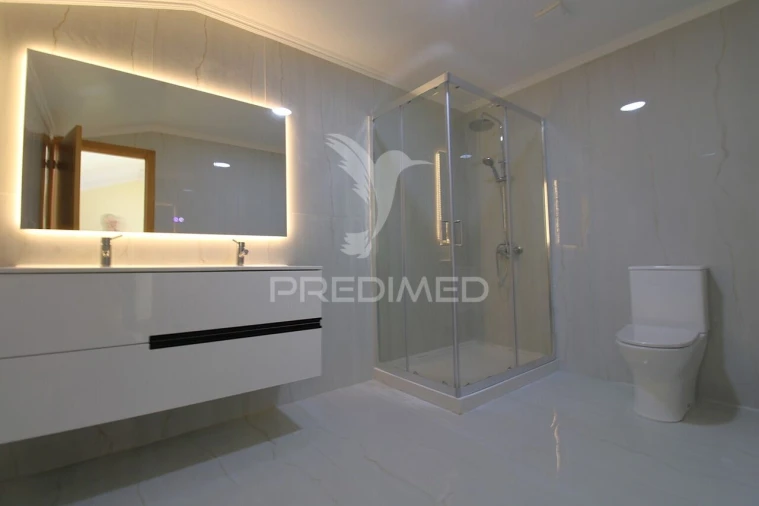 Moradia T5 para Venda em Campanhã Foto 16