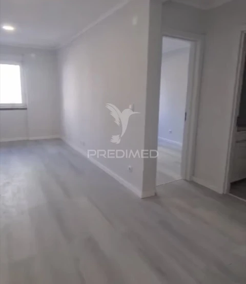 Apartamento T2 para Venda em Benfica