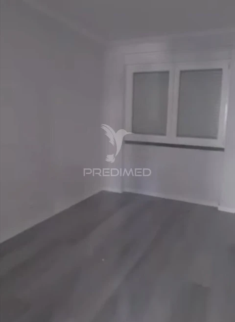 Apartamento T2 para Venda em Benfica
