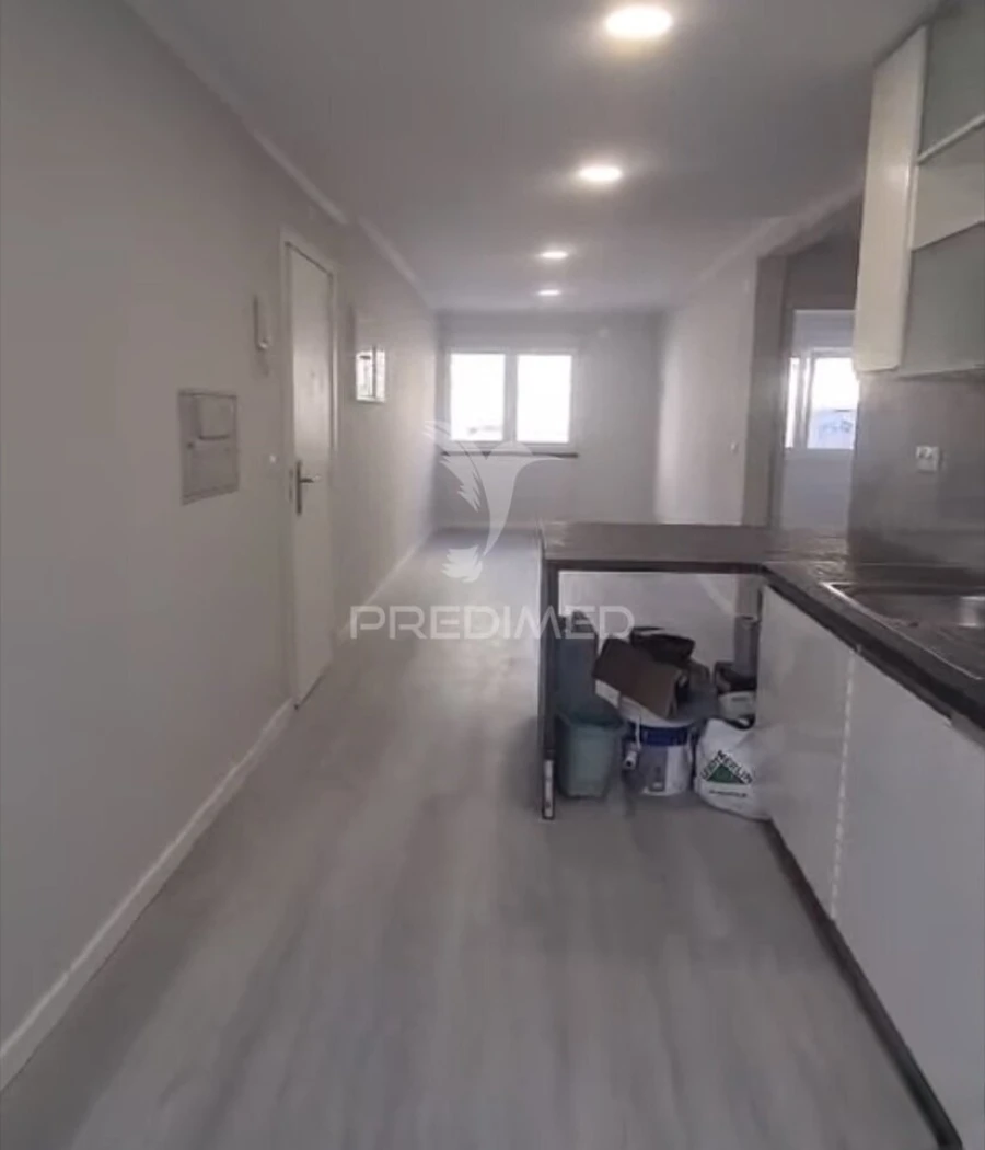 Apartamento T2 para Venda em Benfica Foto 5