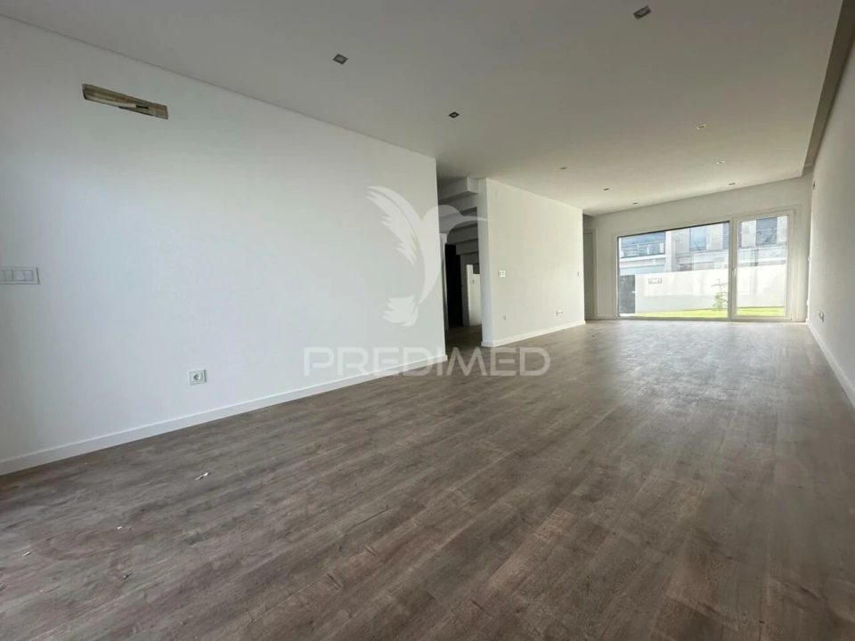 Moradia T4 para Venda em Assunção, Ajuda, Salvador e Santo Ildefonso Foto 10