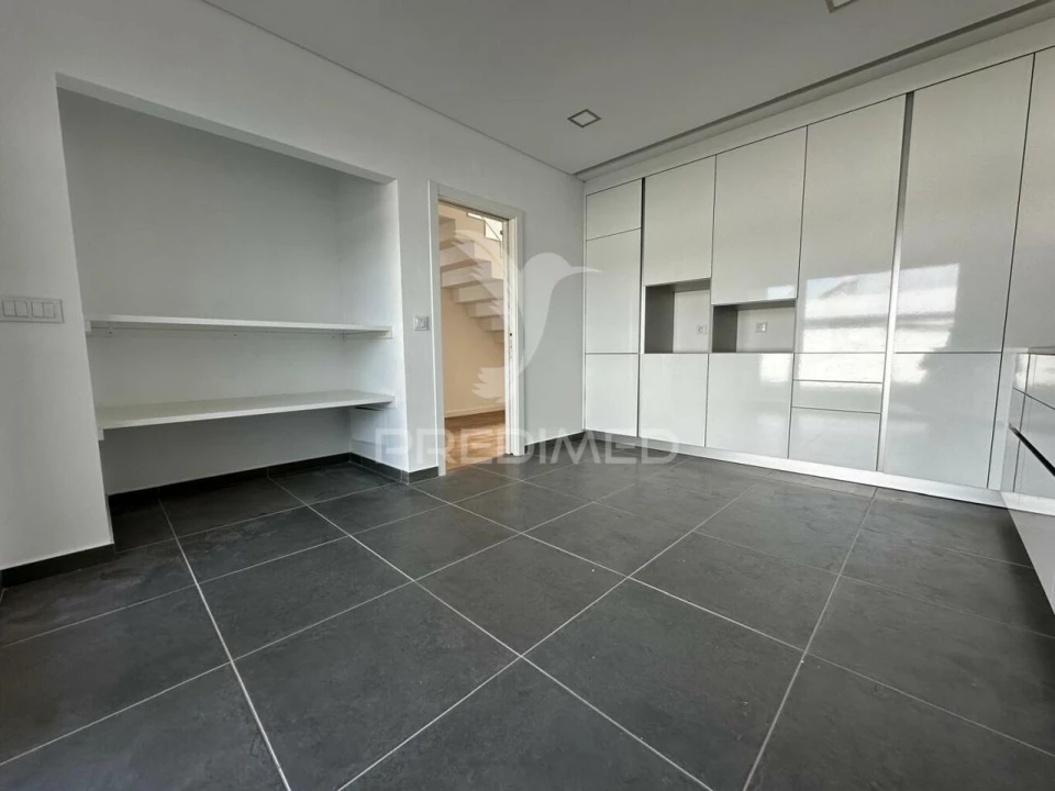 Moradia T4 para Venda em Assunção, Ajuda, Salvador e Santo Ildefonso Foto 5