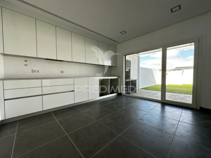 Moradia T4 para Venda em Assunção, Ajuda, Salvador e Santo Ildefonso Foto 3