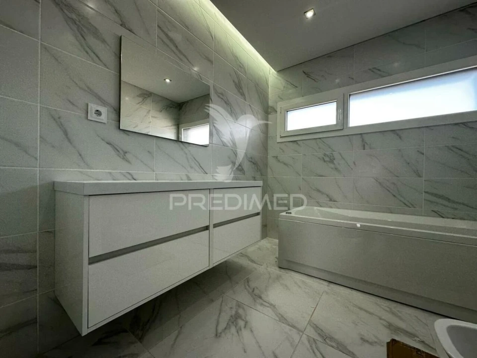 Moradia T3 para Venda em Assunção, Ajuda, Salvador e Santo Ildefonso Foto 25