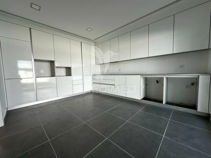 Moradia T3 para Venda em Assunção, Ajuda, Salvador e Santo Ildefonso Foto 3