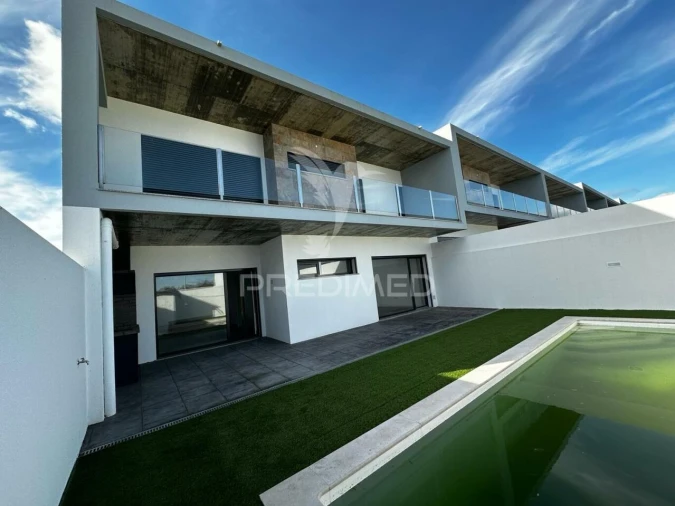 Moradia T4 para Venda em Assunção, Ajuda, Salvador e Santo Ildefonso Foto 2