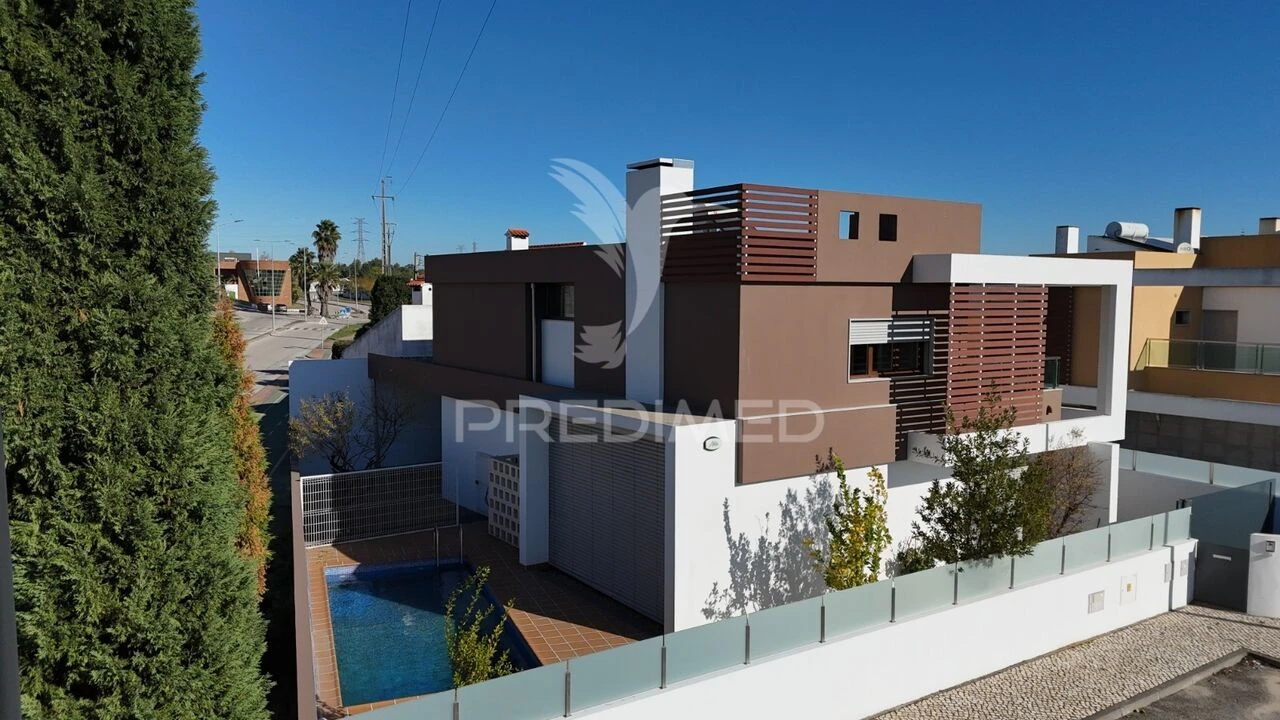 Moradia T4 para Venda em Nossa Sra de Fatima Foto 4