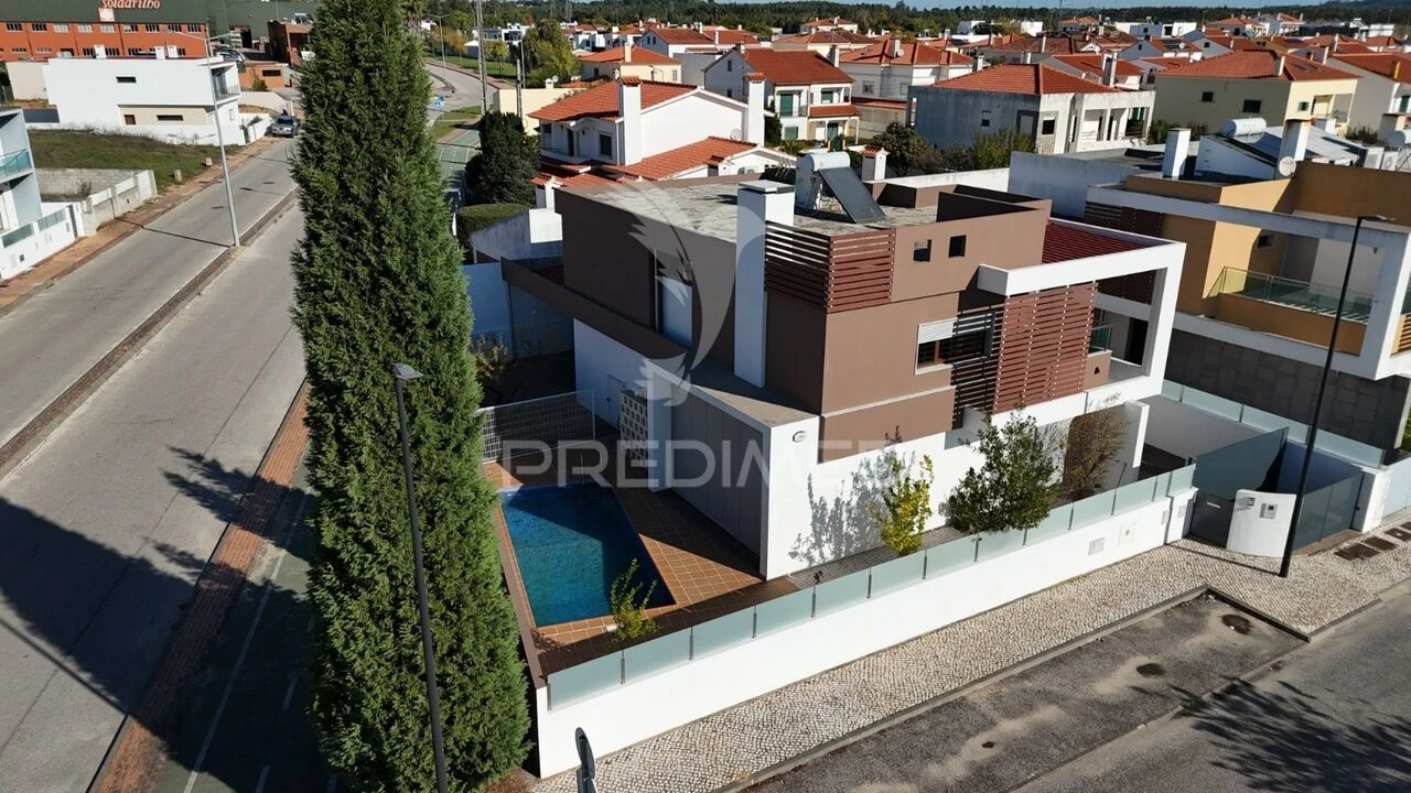 Moradia T4 para Venda em Nossa Sra de Fatima Foto 2