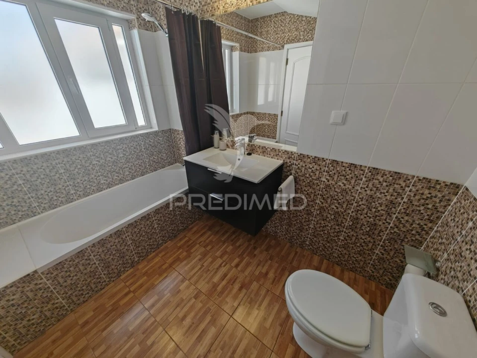 Moradia T3 para Venda em Guia Foto 3