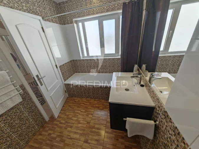 Moradia T3 para Venda em Guia Foto 4