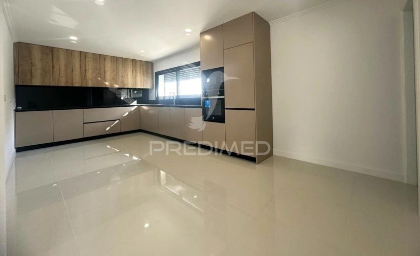 Moradia T3 para Venda em Barco Foto 3