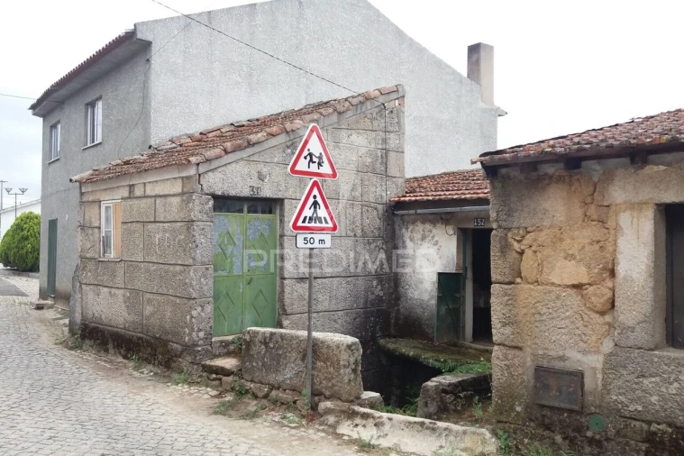 Moradia T2 para Venda em Esmolfe Foto 2