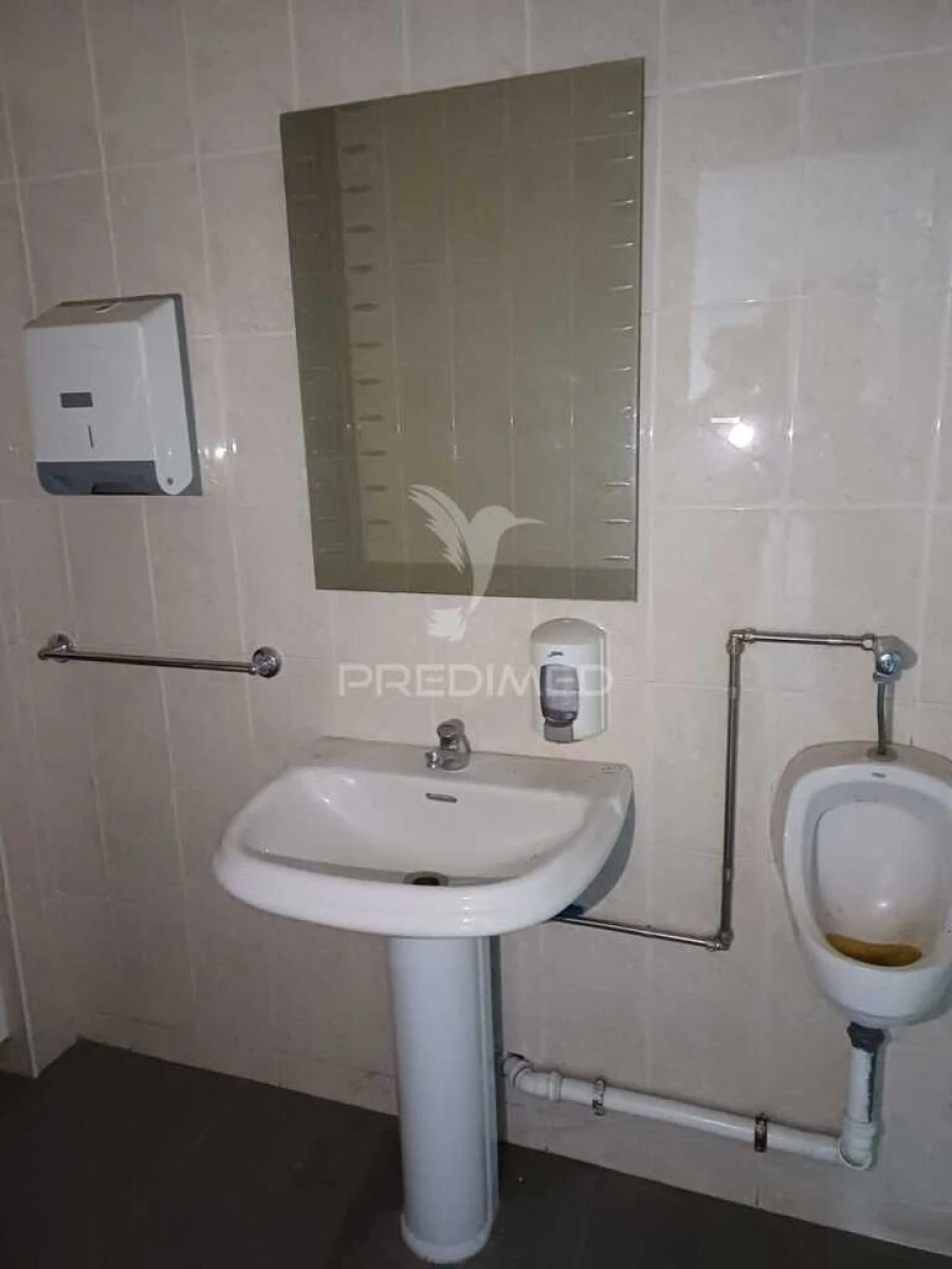 Armazém para Venda em São João da Madeira Foto 14