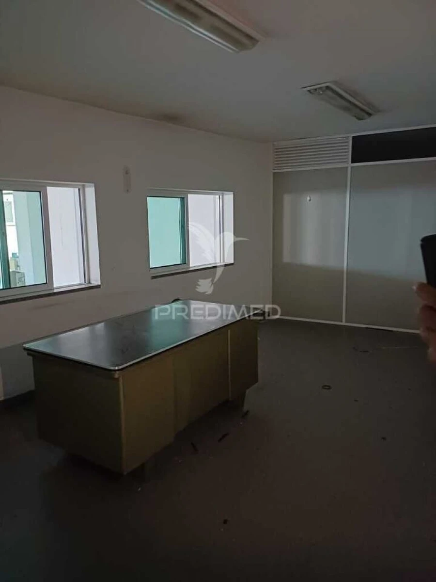 Armazém para Venda em São João da Madeira Foto 15