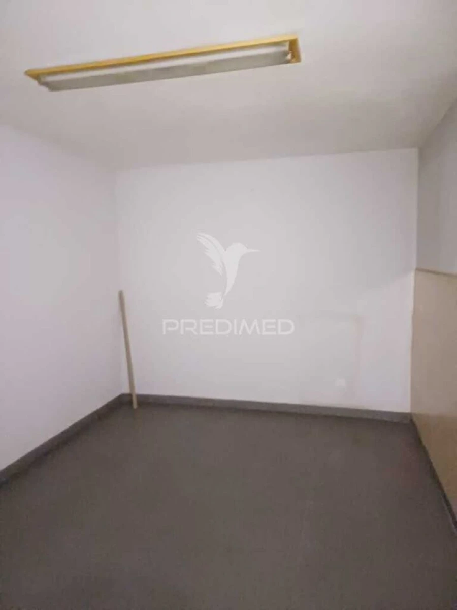 Armazém para Venda em São João da Madeira Foto 16