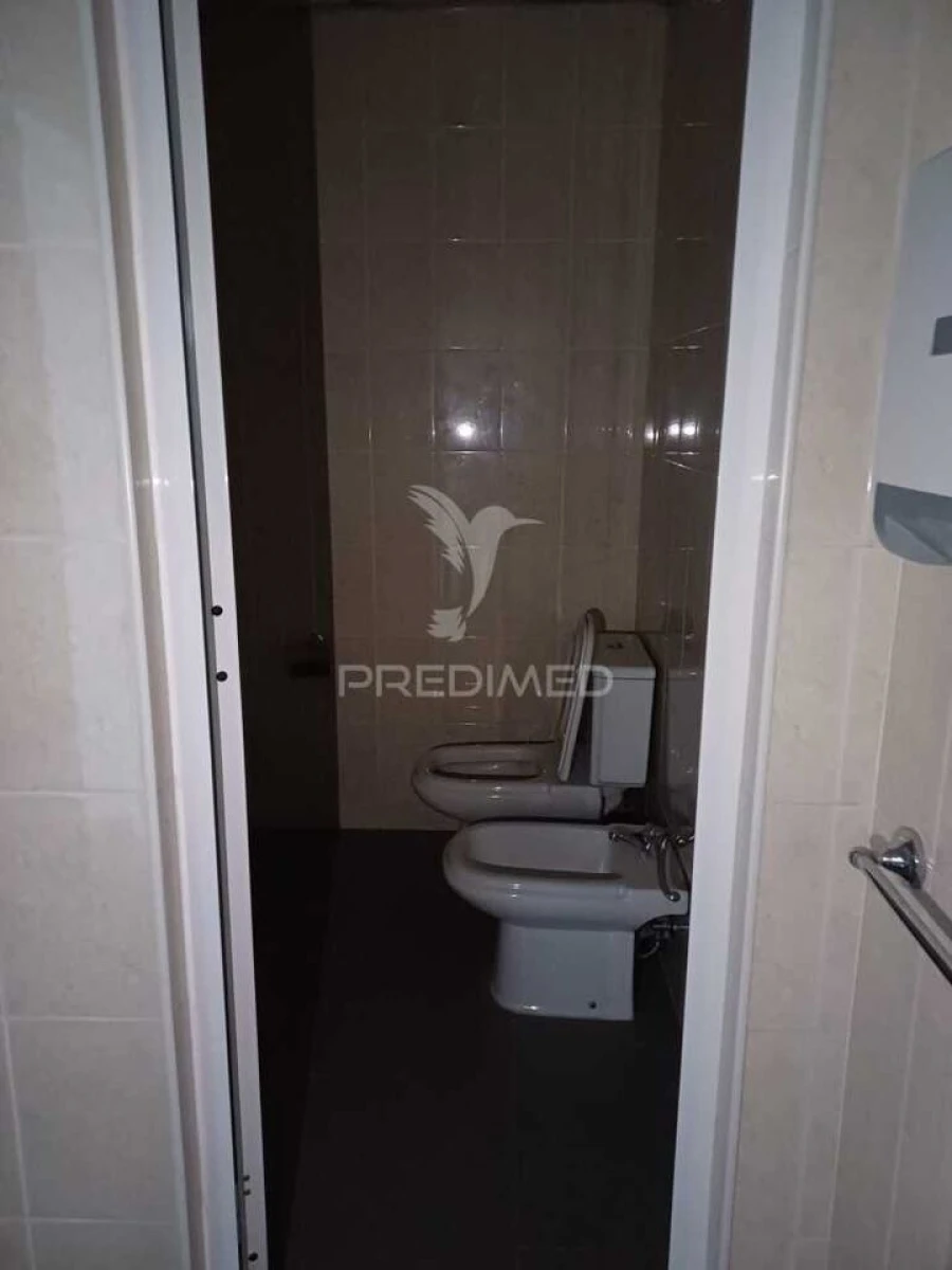 Armazém para Venda em São João da Madeira Foto 13