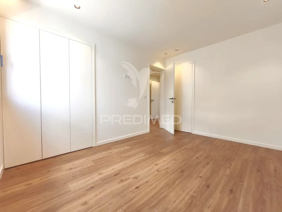 Moradia T4 para Venda em Loule (São Sebastião) Foto 32