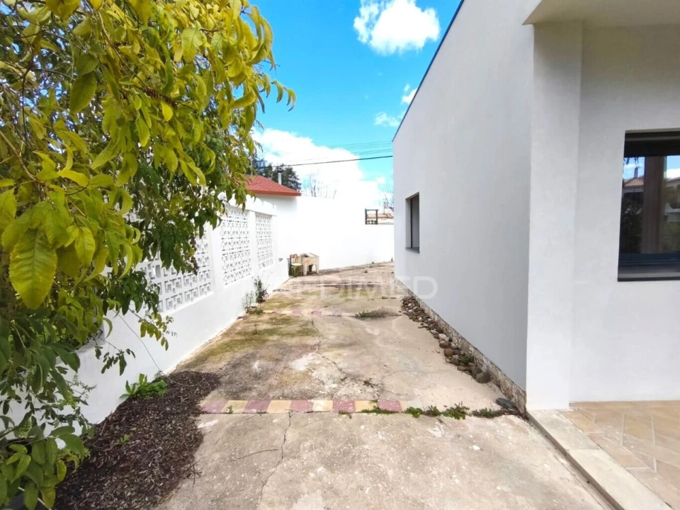 Moradia T4 para Venda em Loule (São Sebastião) Foto 11