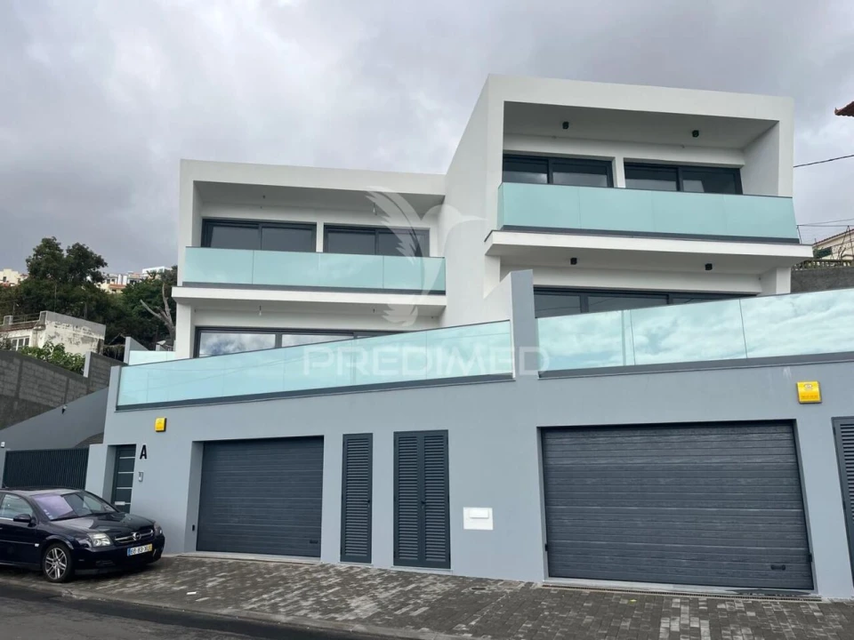 Moradia T3 para Venda em Santo Antonio Foto 1