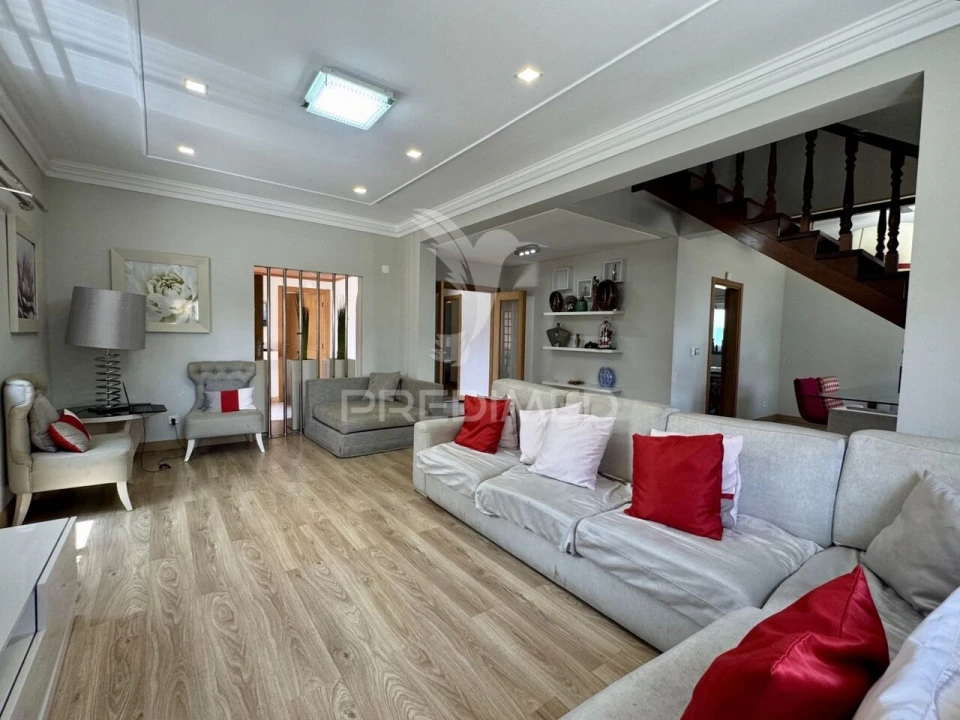 Moradia T6 para Venda em Agualva e Mira-Sintra Foto 4