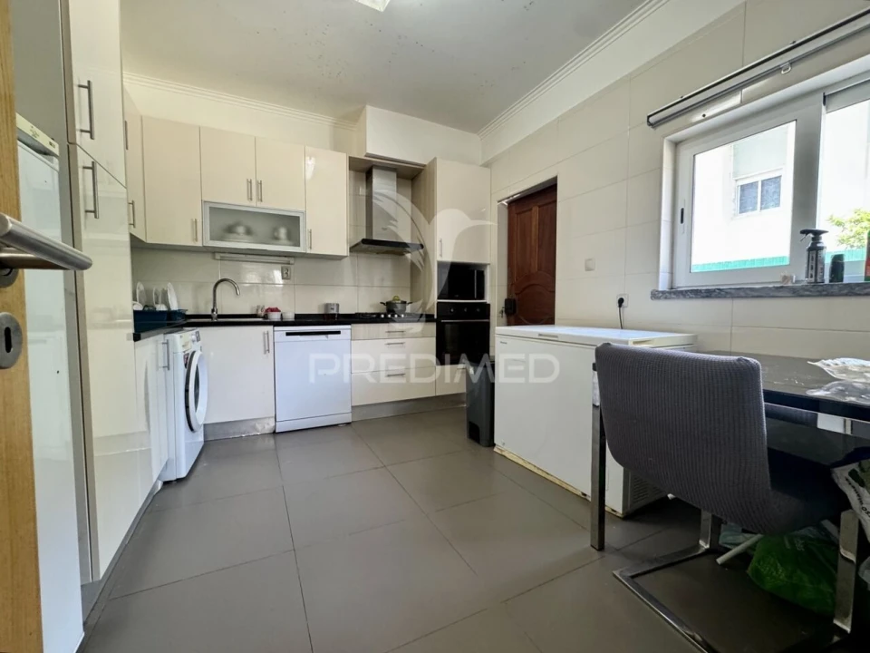 Moradia T6 para Venda em Agualva e Mira-Sintra Foto 17