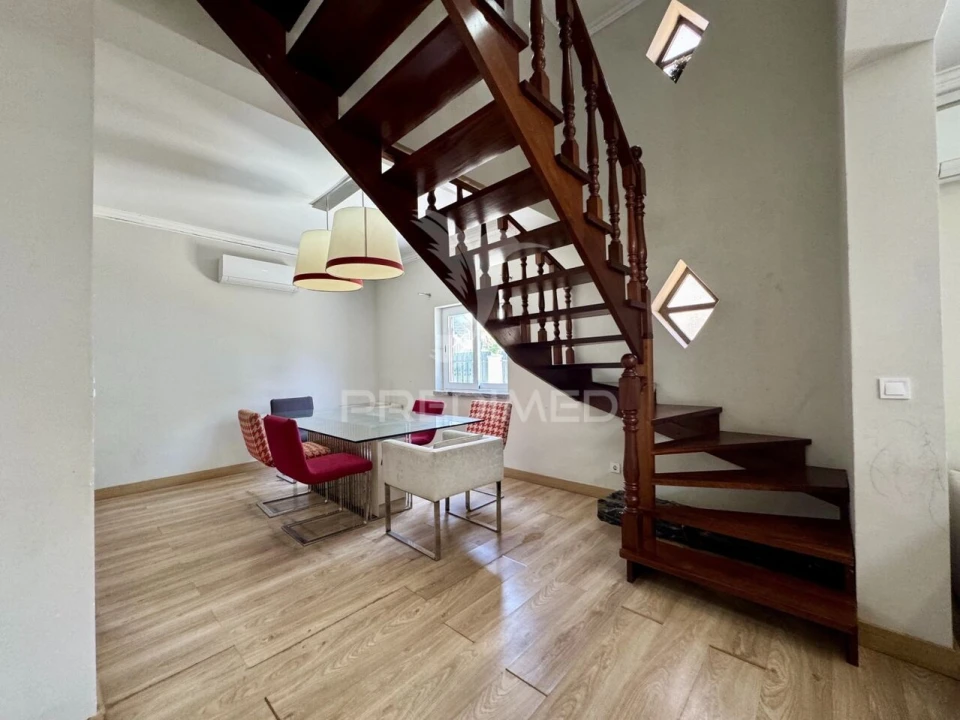 Moradia T6 para Venda em Agualva e Mira-Sintra Foto 6