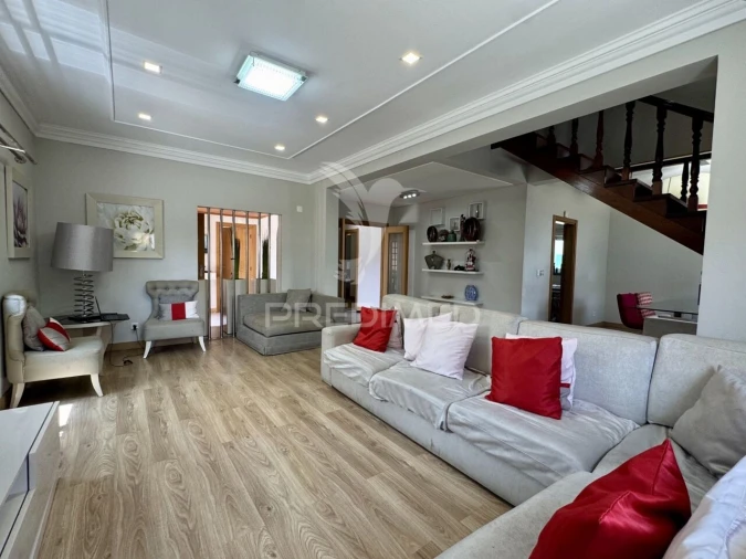 Moradia T6 para Venda em Agualva e Mira-Sintra Foto 4