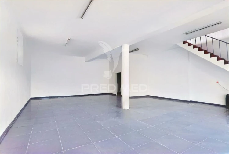 Loja para Arrendamento em Amiais de Baixo Foto 9