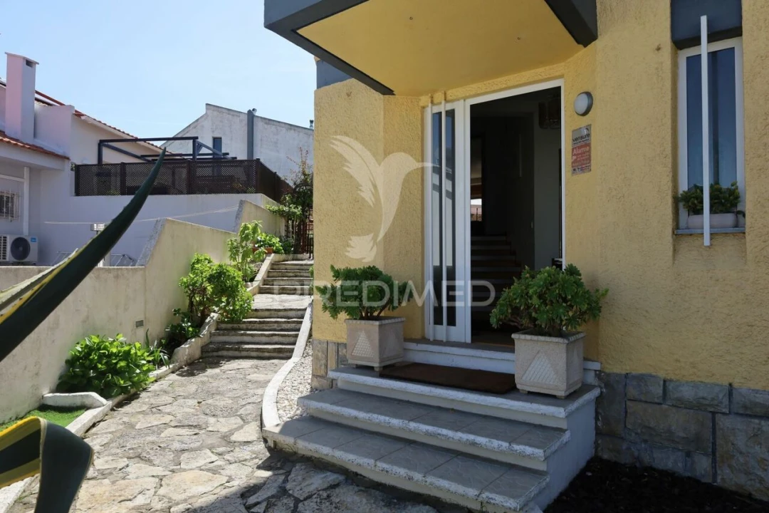Moradia T5 para Venda em Amora Foto 5