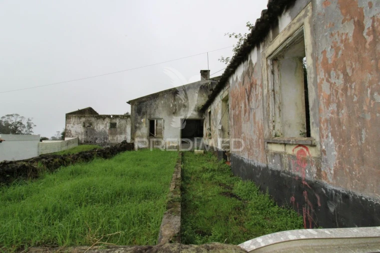 Moradia T3 para Venda em Posto Santo Foto 1