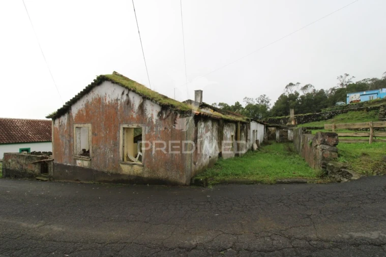 Moradia T3 para Venda em Posto Santo Foto 3