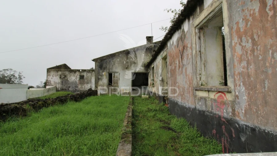 Moradia T3 para Venda em Posto Santo