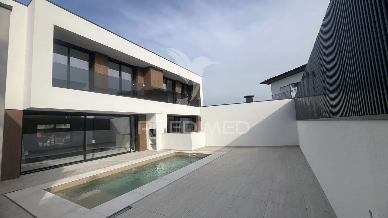 Moradia T3 para Venda em Turiz Foto 1