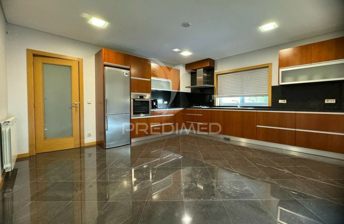Moradia T4 para Venda em Espinho Foto 11