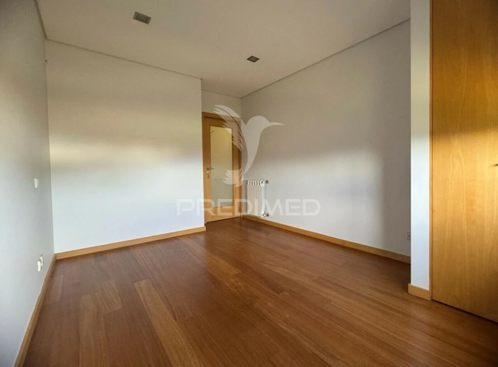 Moradia T4 para Venda em Espinho Foto 21