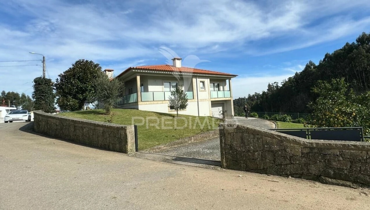 Moradia T4 para Venda em Espinho Foto 6
