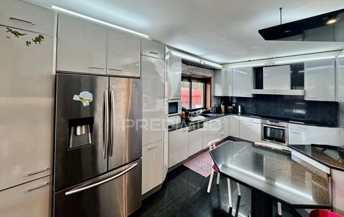 Moradia T3 para Venda em Creixomil Foto 2