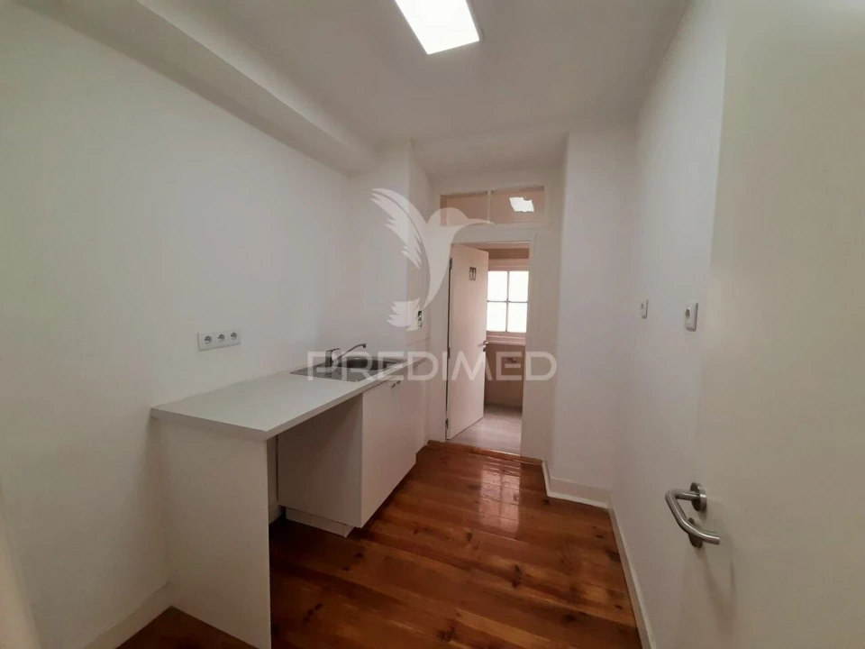 Escritório para Arrendamento em Santa Maria Maior Foto 9