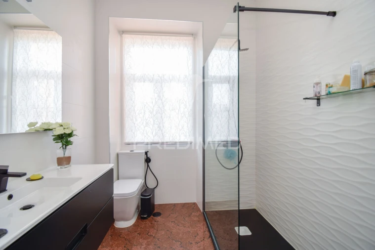 Apartamento T5 para Venda em Avenidas Novas Foto 9