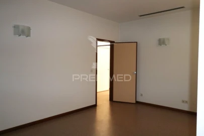 Loja para Venda em Mesão Frio