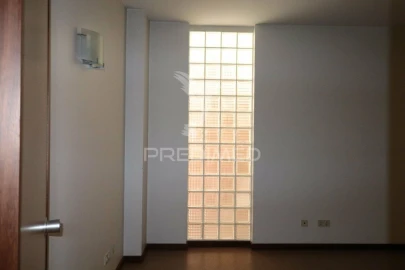 Loja para Venda em Mesão Frio