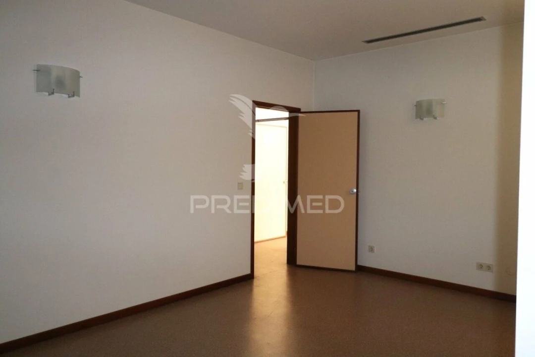 Loja para Venda em Mesão Frio Foto 15