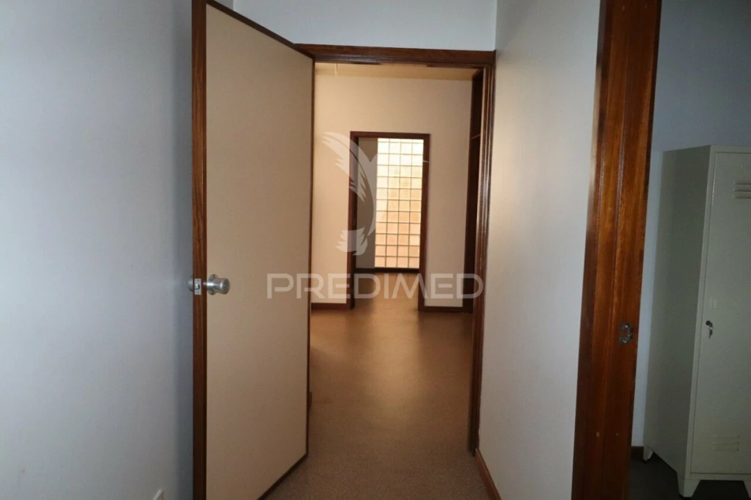 Loja para Venda em Mesão Frio Foto 14