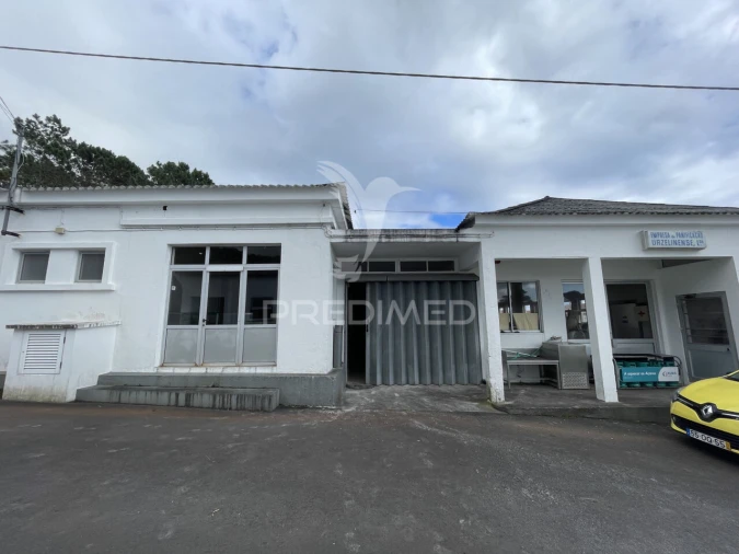 Loja para Venda em Urzelina (São Mateus)