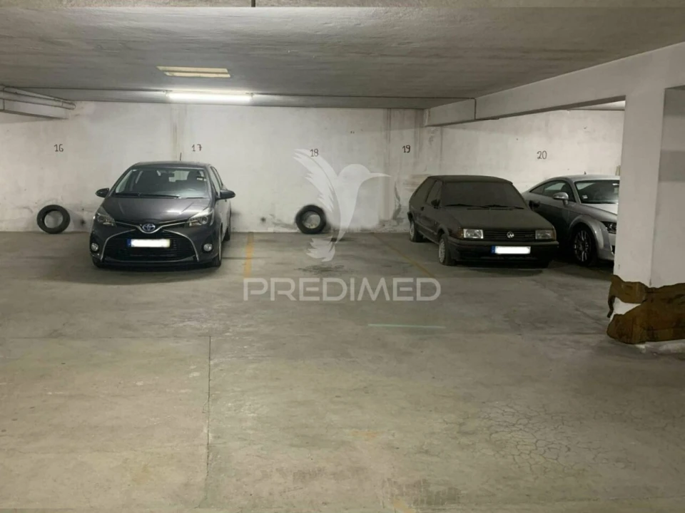 Garagem para Venda em Ramalde Foto 2