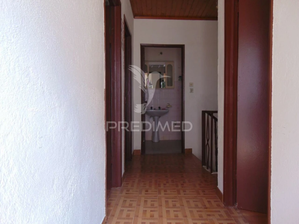 Moradia T3 para Venda em Abaças Foto 17