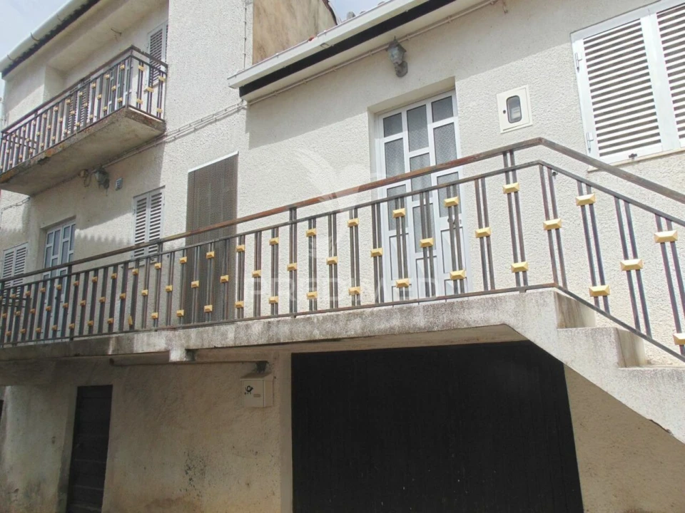 Moradia T3 para Venda em Abaças Foto 3