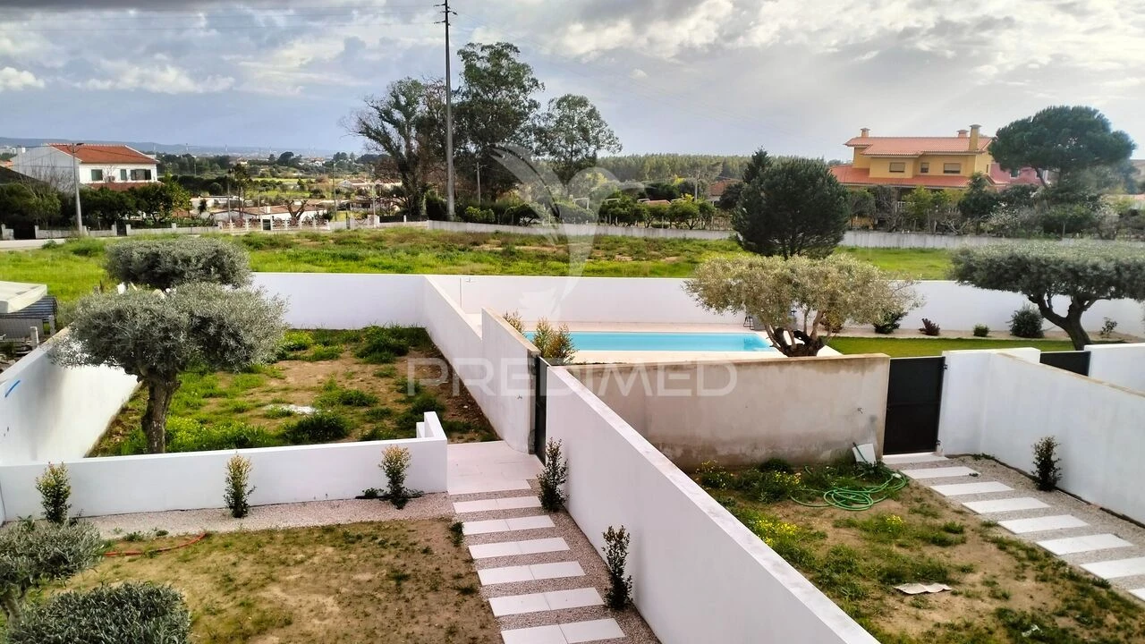 Moradia T4 para Venda em Nossa Sra de Fatima Foto 4