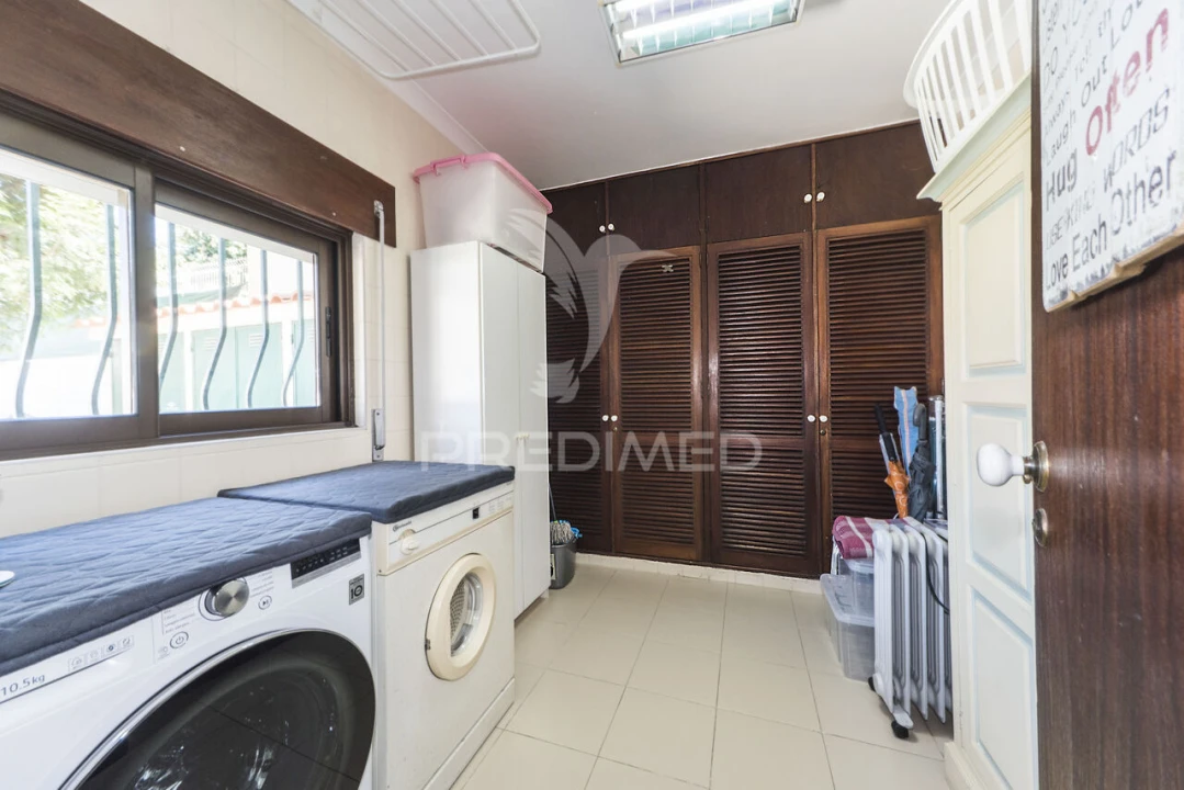 Moradia T6 para Venda em Olivais Foto 23