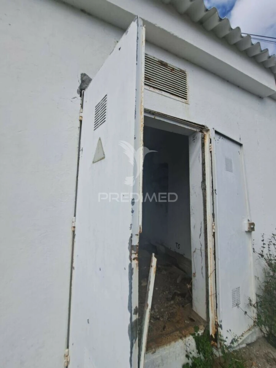 Armazém para Venda em Praia da Vitoria (Santa Cruz) Foto 21